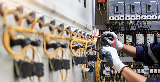 Professional Electrician technician working in De Soto, KS